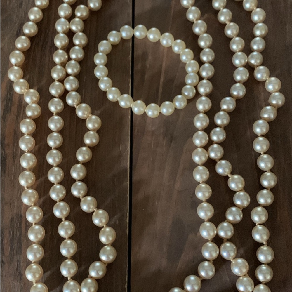 Classic Ivory Pearl Necklace and Bracelet Set - Timeless Women's Jewelry